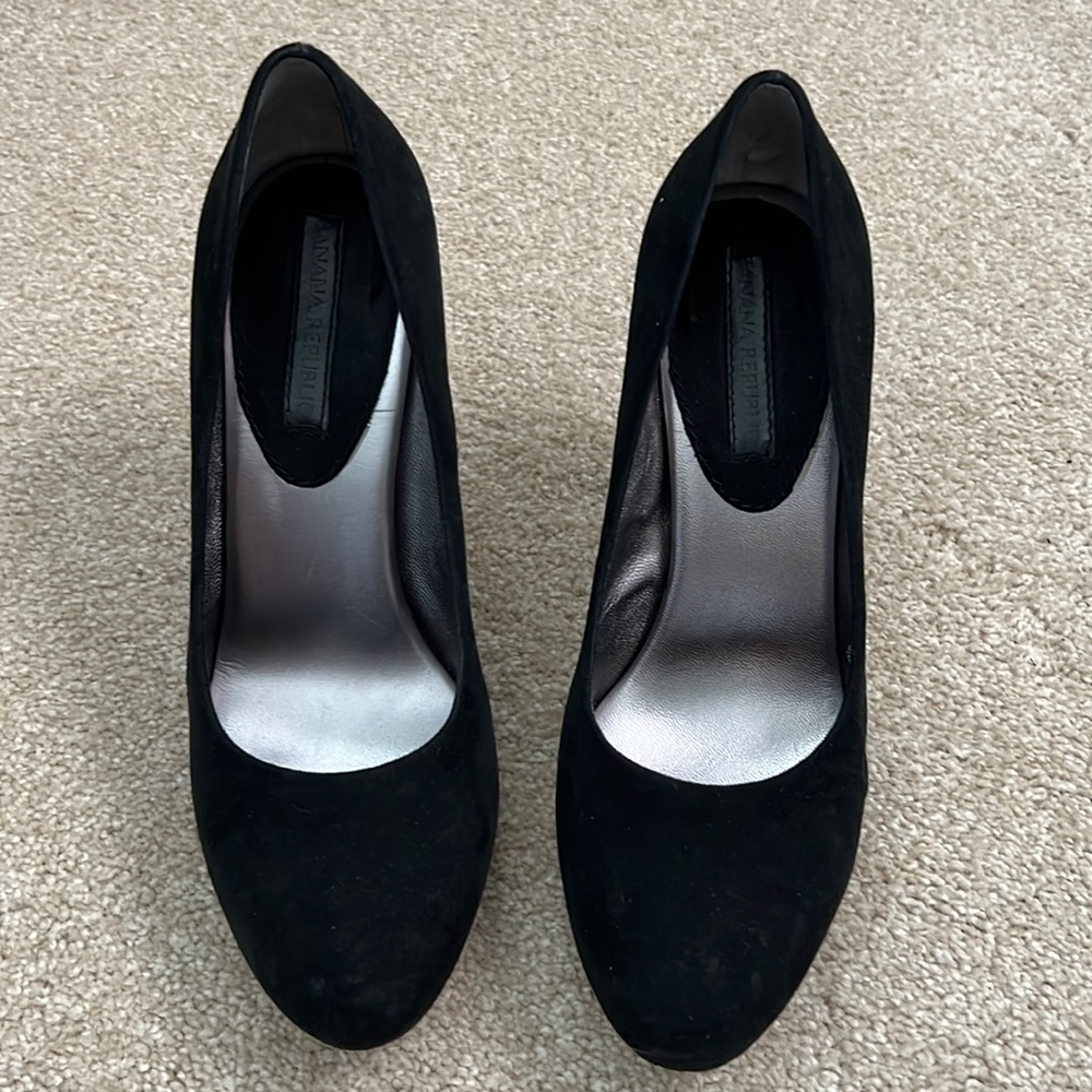 Banana republic suede pumps